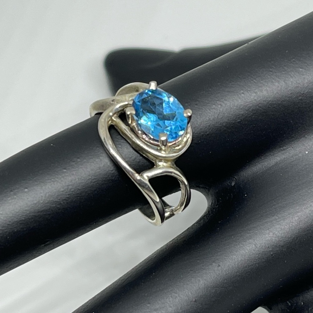 Sterling silver blue topaz ring